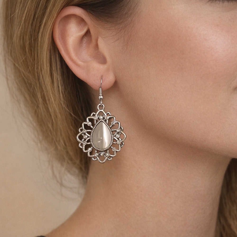 Paparazzi Dangle earrings Cat’s eye stone silvertone filigree 1.25” long new